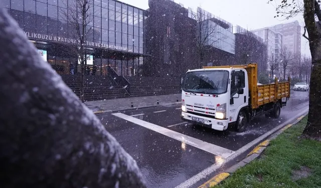 İstanbul Beylikdüzü'nde karla mücadele mesaisi