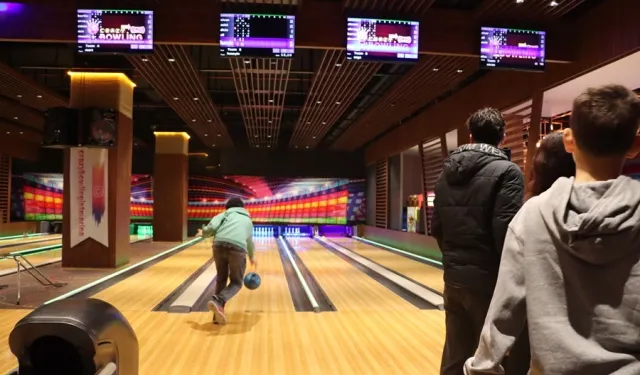 İstanbul Bowling Turnuvasında yarıyıl tatilinin tadını çıkardılar
