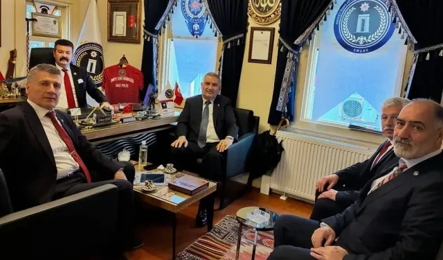 EMSAV'a emekli polis başkanlarından anlamlı ziyaret