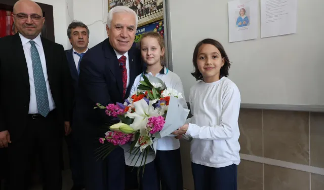 Arkadaşlarına söz verdi, Başkan Bozbey'i sınıfa getirdi