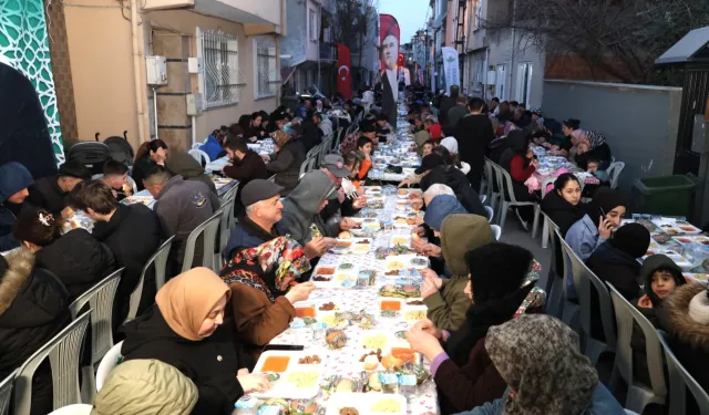 Bursa Osmangazi'de iftar sofrası dolup taştı