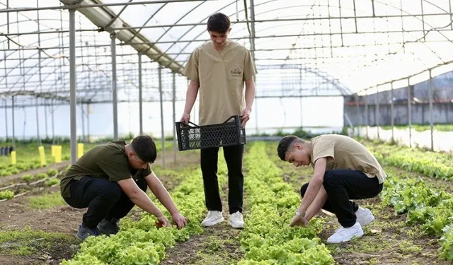Bursa'da liselilerden 'Tarladan Tabağa' iftar sofrası