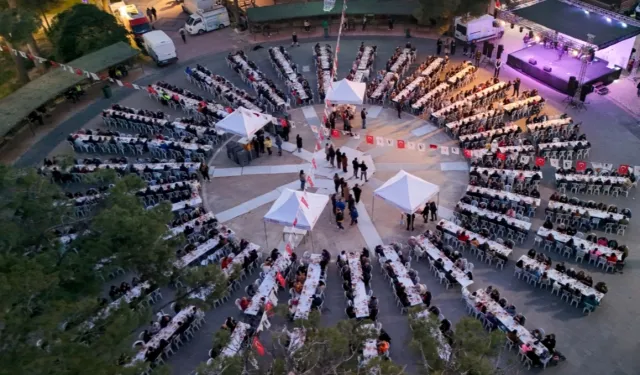 İzmir Bornova'da Kadir Gecesi'nde büyük iftar buluşması