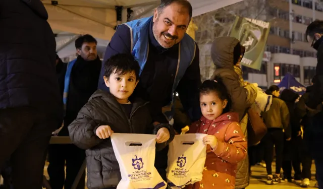 Kocaeli Büyükşehir'den kandil simidi ikramı