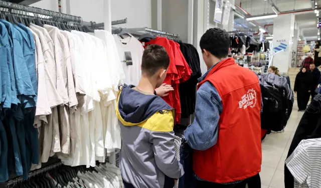 Konya Karatay Gençlik Meclisi'nden çocuklara bayram sürprizi