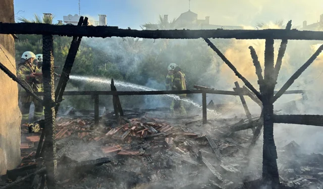 İzmir'de itfaiyenin hızlı müdahalesi faciayı önledi