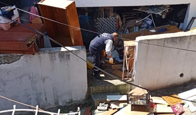 İzmit'te belediyeden çöp eve müdahale