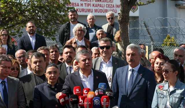Özgür Özel, Bursa'da tutuklu bulunan Bozbey'i ziyaret etti