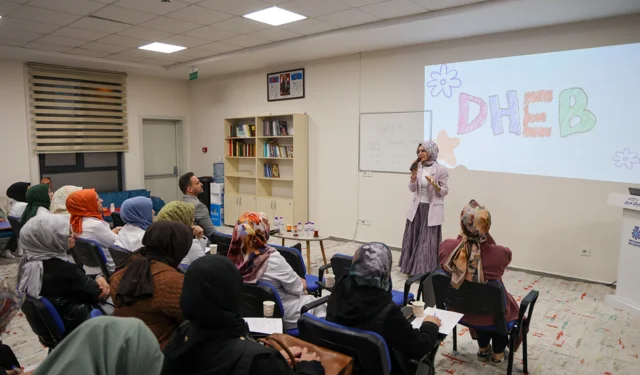 Konya'da Çocuk Mektebi'nde ailelere eğitim semineri