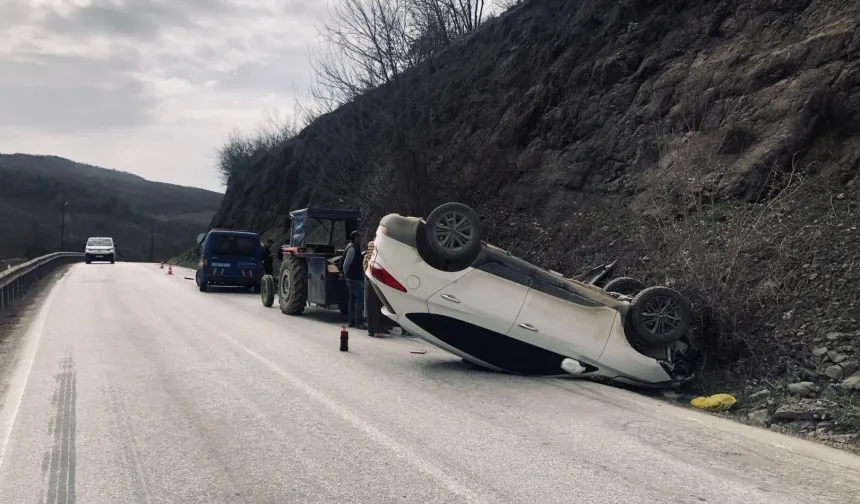 Düzce'de otomobil şarampole devrildi