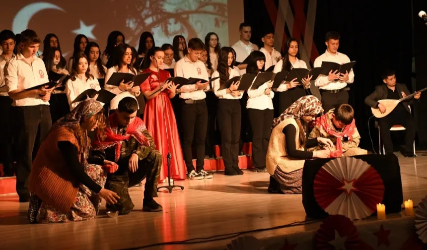 Edirne Keşan'da öğrencilerin 12 Mart oratoryosu ilgi gördü