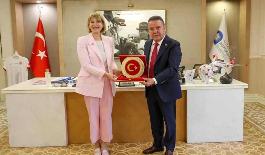 Birleşik Krallık Türkiye Büyükelçisi Başkan Muhittin Böcek’i ziyaret etti
