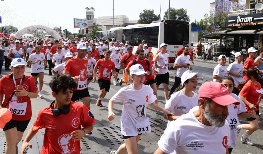 İzmir Karabağlar’da 19 Mayıs Coşkusu