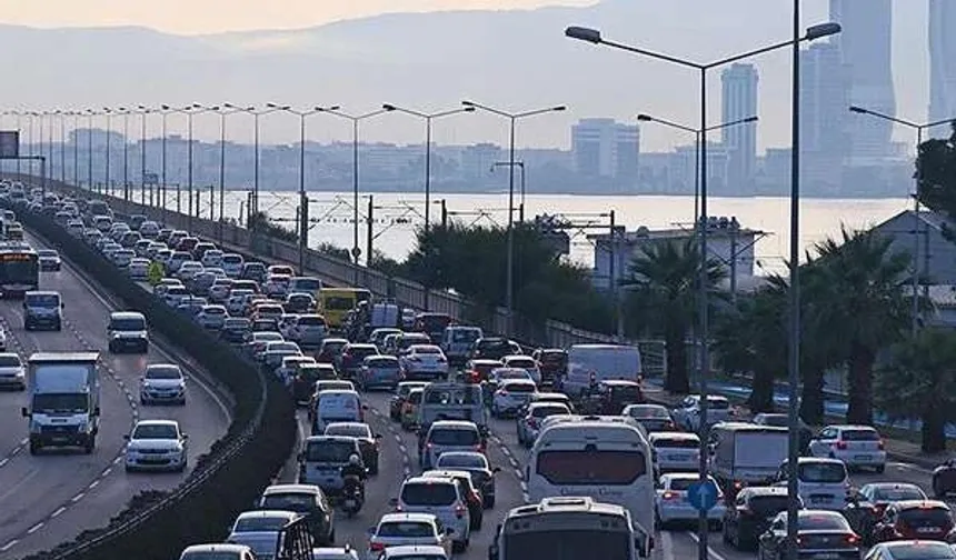 Nisan'da 191 bin 983 taşıt trafiğe katıldı... Toplam taşıt sayısı 32 milyona yaklaştı