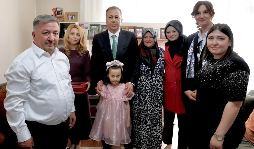 Bakan Yerlikaya'dan Konya'da şehit ailesine ziyaret