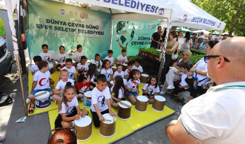 Efes Selçuk’ta çocuk müzisyenlerden 'çevre' ritmi