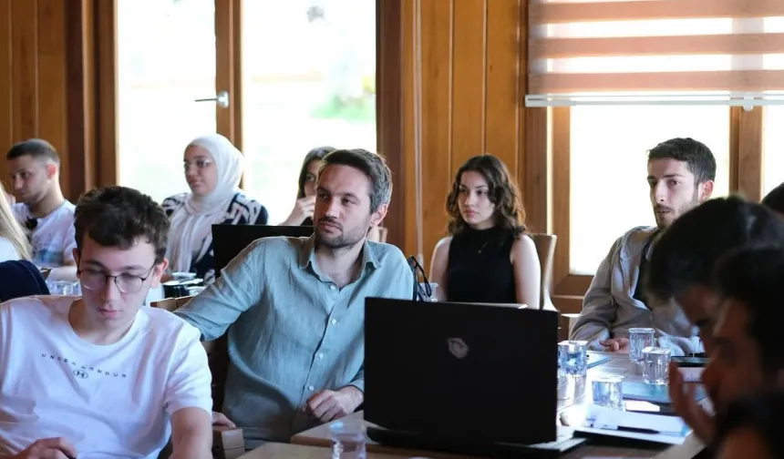 Kocaeli'de genç zihinler yapay zekâyı konuştu