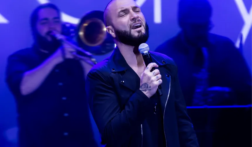 Berkay'dan yağmura rağmen unutulmaz gece!