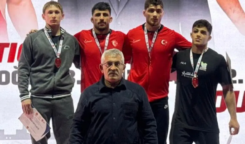 Sakaryalı sporcu Abdülsamet Antalya'da podyuma çıktı