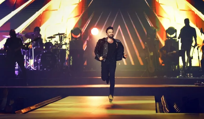 Tarkan özlemi son buldu... Megastar İstanbul'da hayranlarıyla kucaklaştı