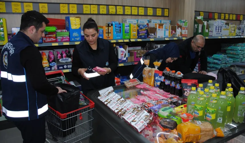 Bayram öncesi zabıtadan marketlere şok baskın