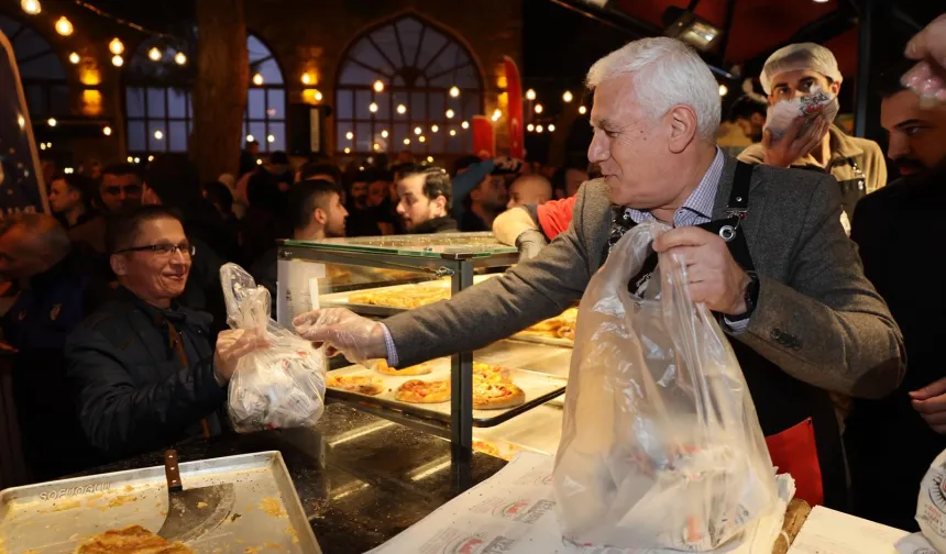 Bursa'da tahanlı pide ve çaylar Başkan Bozbey'den