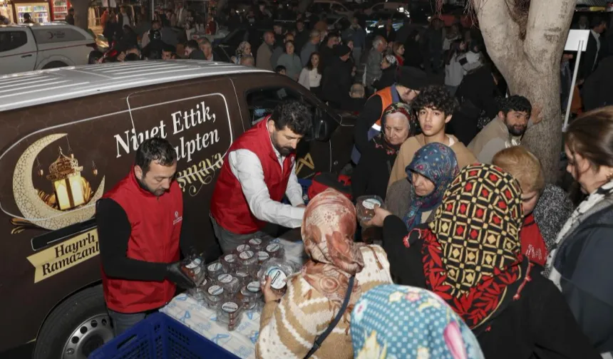 Mersin Büyükşehir'den Kadir Gecesi'nde lokma ikramı