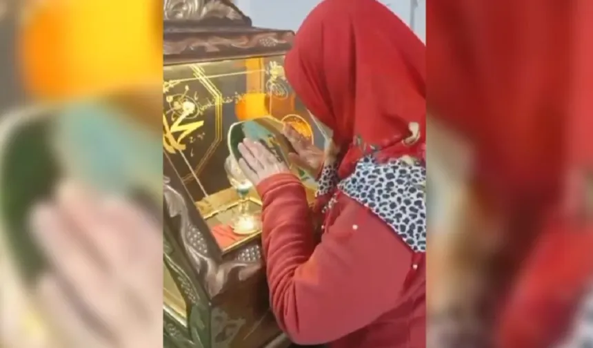 Pazaryeri'nde Kadir Gecesi'nde Sakal-ı Şerif'e yoğun ilgi