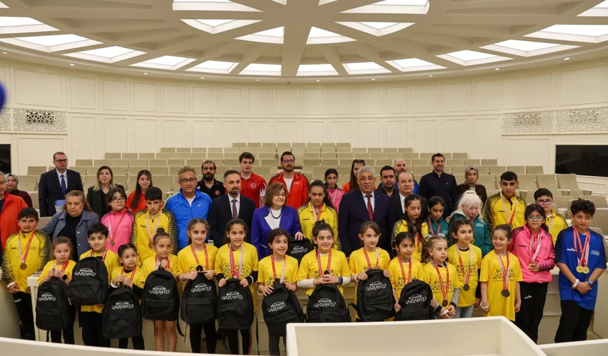 Gaziantep'te Başkan Şahin sporcularla bir araya geldi