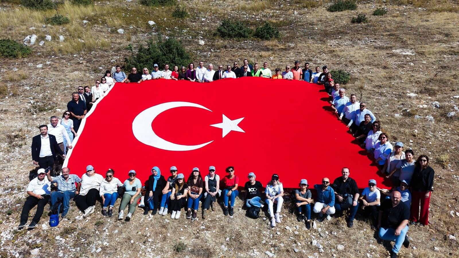 Dünyanın En Büyük Atatürk İmzası Yenilendi (7)